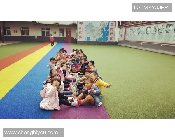 足球明星挑战踢卫生纸赛场趣事引发热议与欢笑